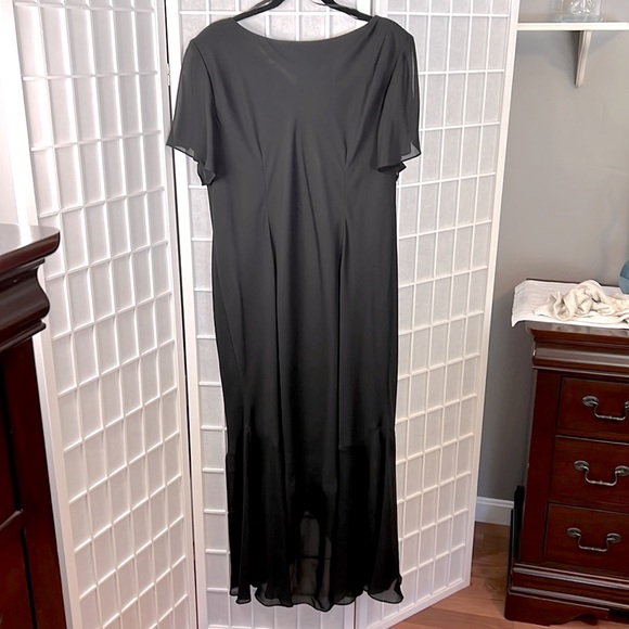 Jessica Woman Gown Black Short Sleeve Scoop Neck Line Size 20 W Worn Once - Picture 2 of 5